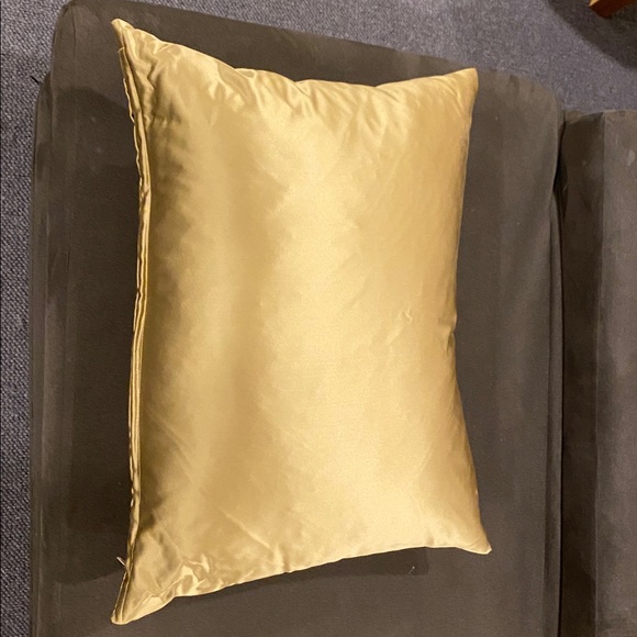 Custom satin gold / brass decorative pillow - Picture 4 of 4